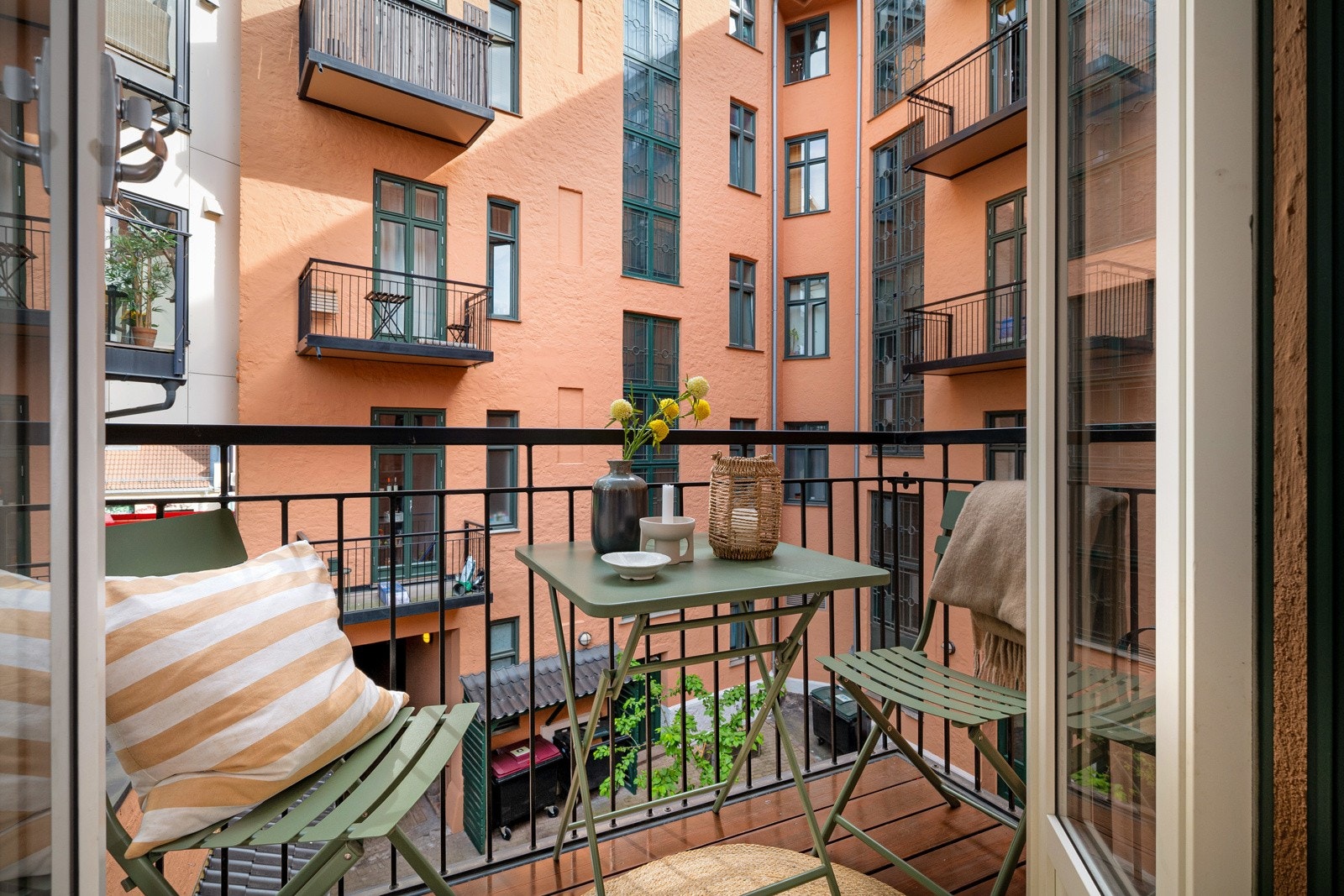 Her er det plass til utemøblement og beplantning. Galleribilde