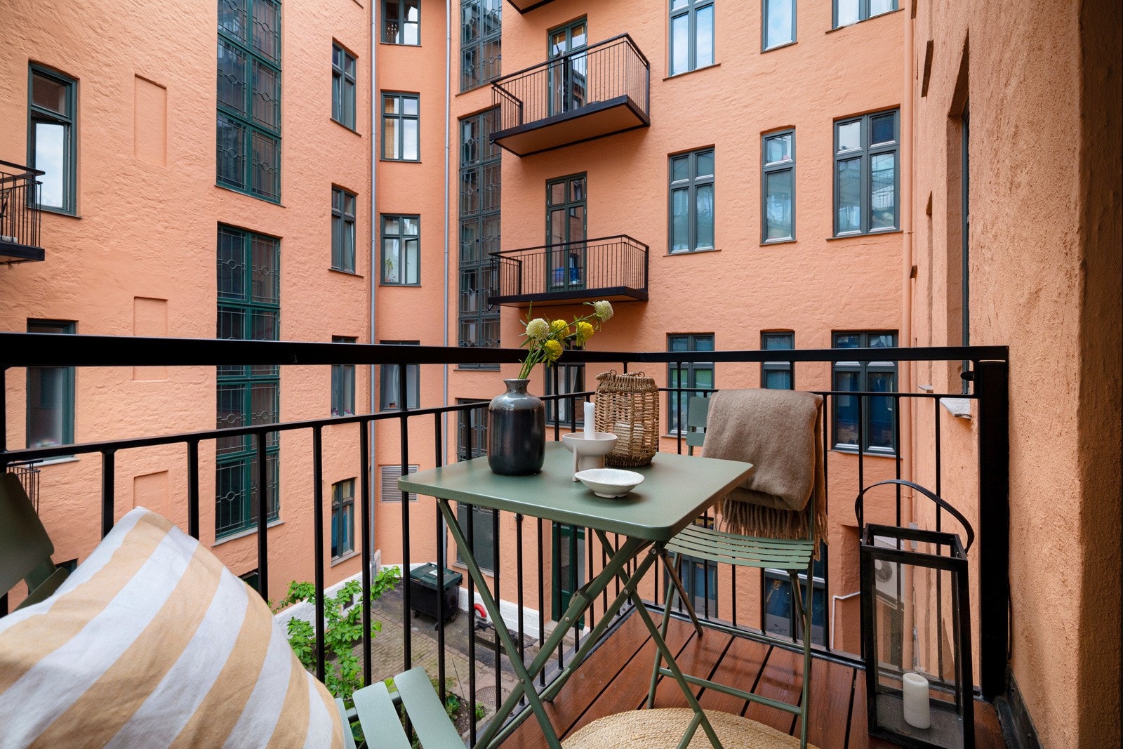 Fra stuen er det utgang til den herlige balkongen på 3m2. Galleribilde