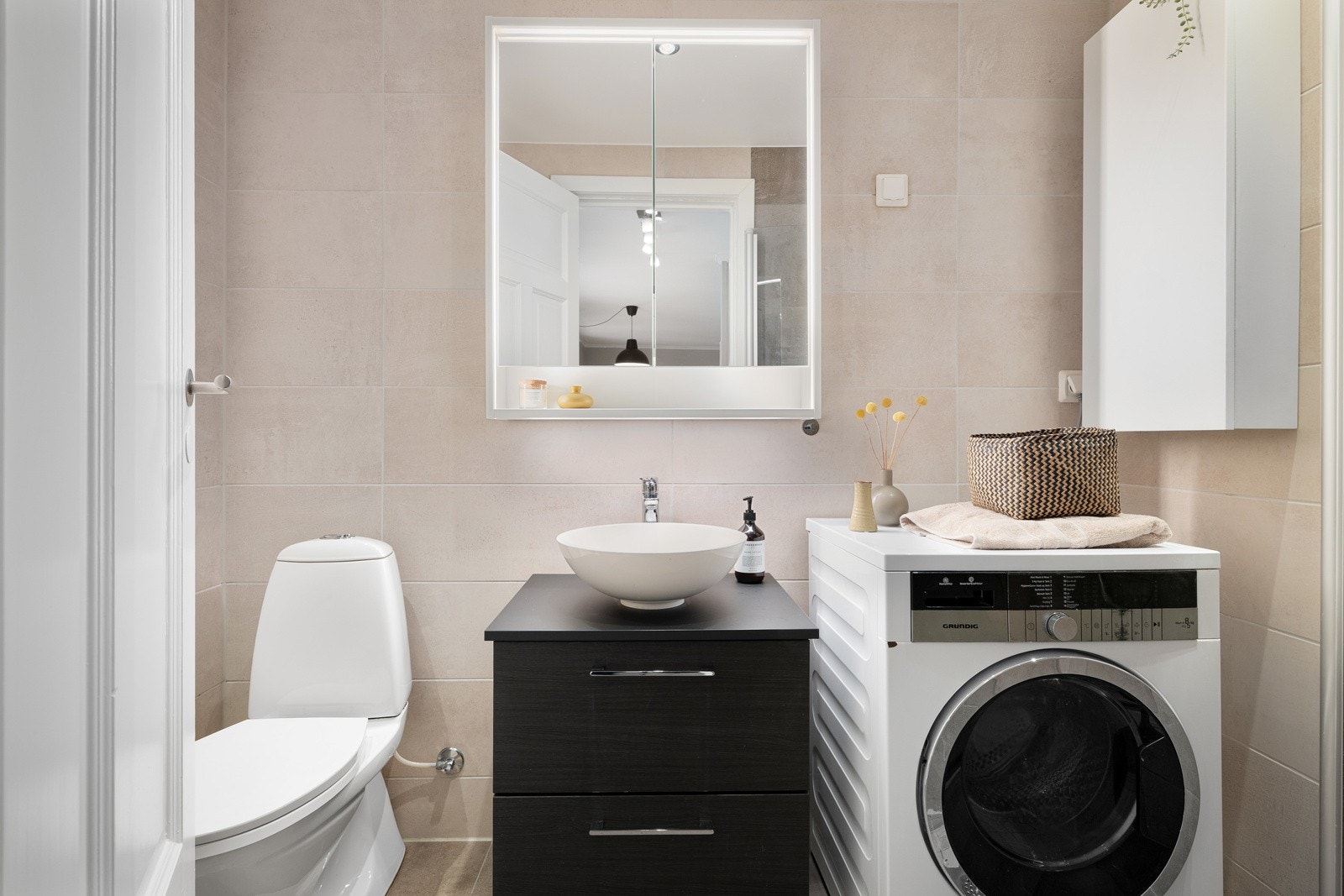 Moderne flislagt baderom oppusset i 2018. Galleribilde