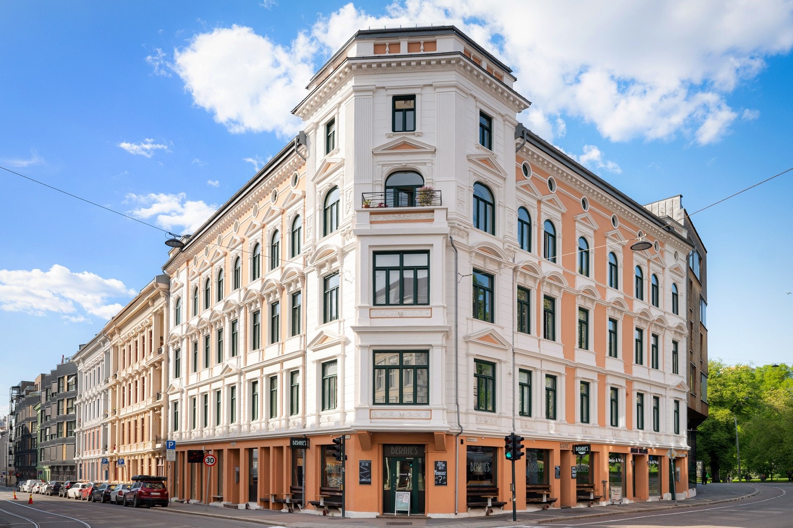 Her bor du i et område med enorm vekst, samt alt du kan tenke deg av servicetilbud i umiddelbar nærhet. Galleribilde