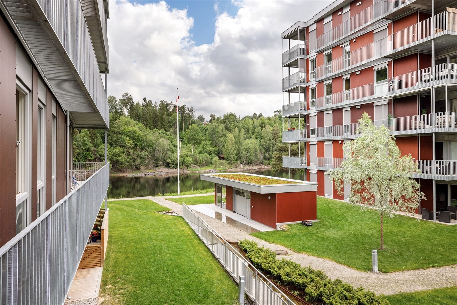 Det er mulighet for å leie parkeringsplass i kjelleren. Galleribilde
