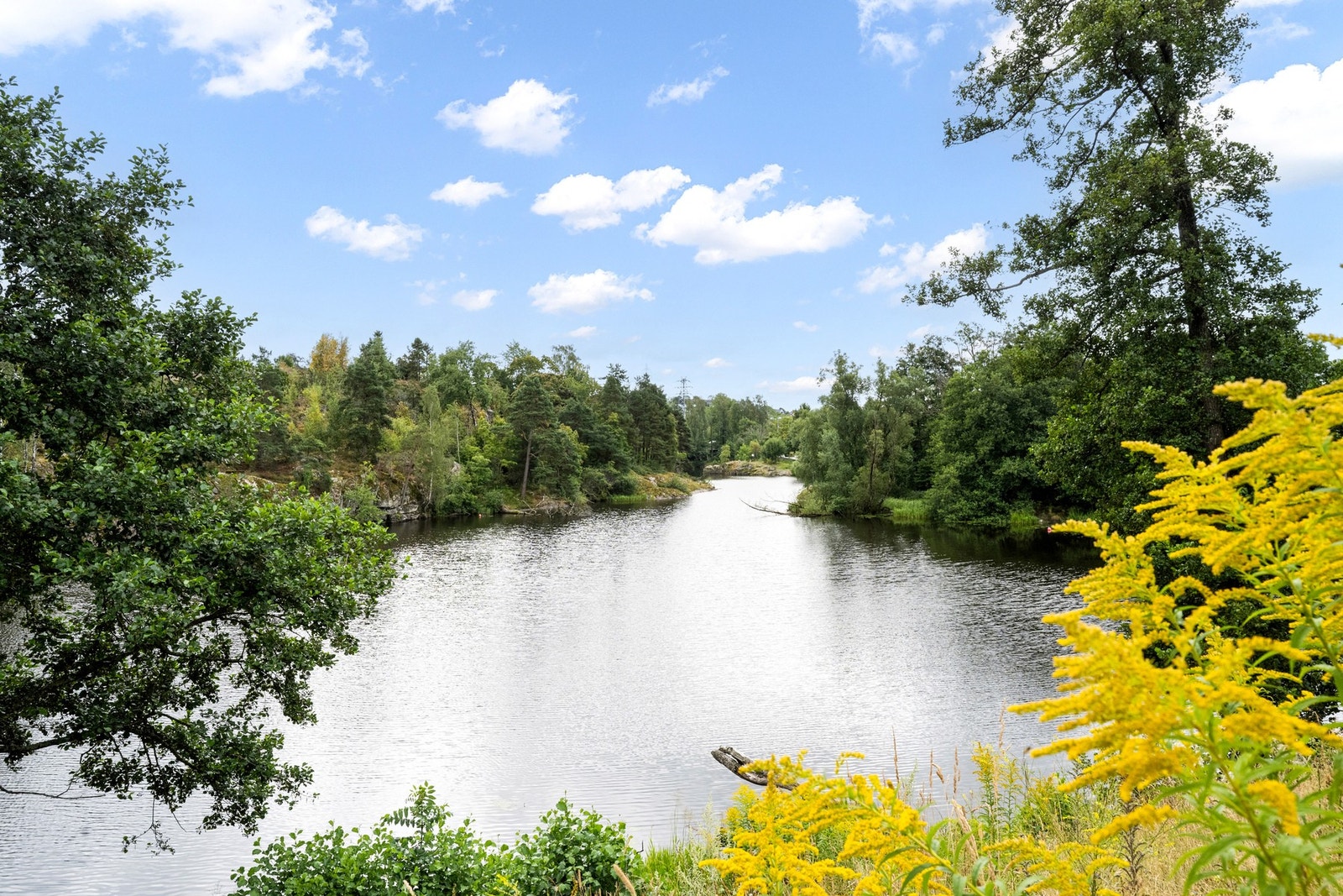Området har kort vei til tur- og rekreasjonsområder som Mossemarka, Vansjø og Oslofjorden. Galleribilde