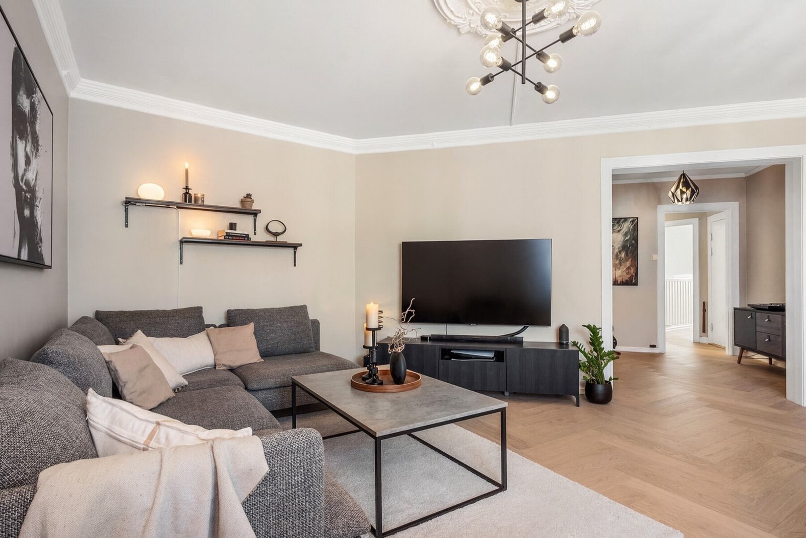 Den gjennomgående planløsning gir god naturlig belysning Galleribilde