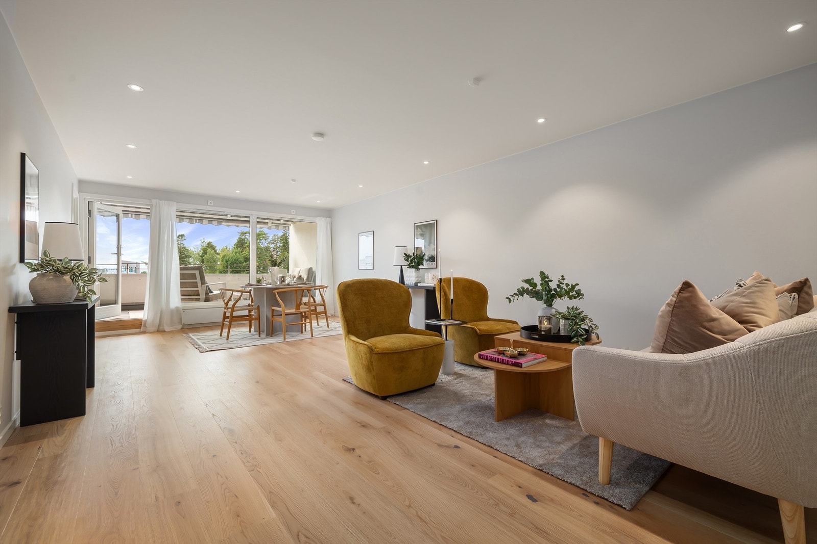 Her får du en moderne leilighet med god planløsning, store uteplasser og kvaliteter som gir både komfort og funksjonalitet i hverdagen Galleribilde