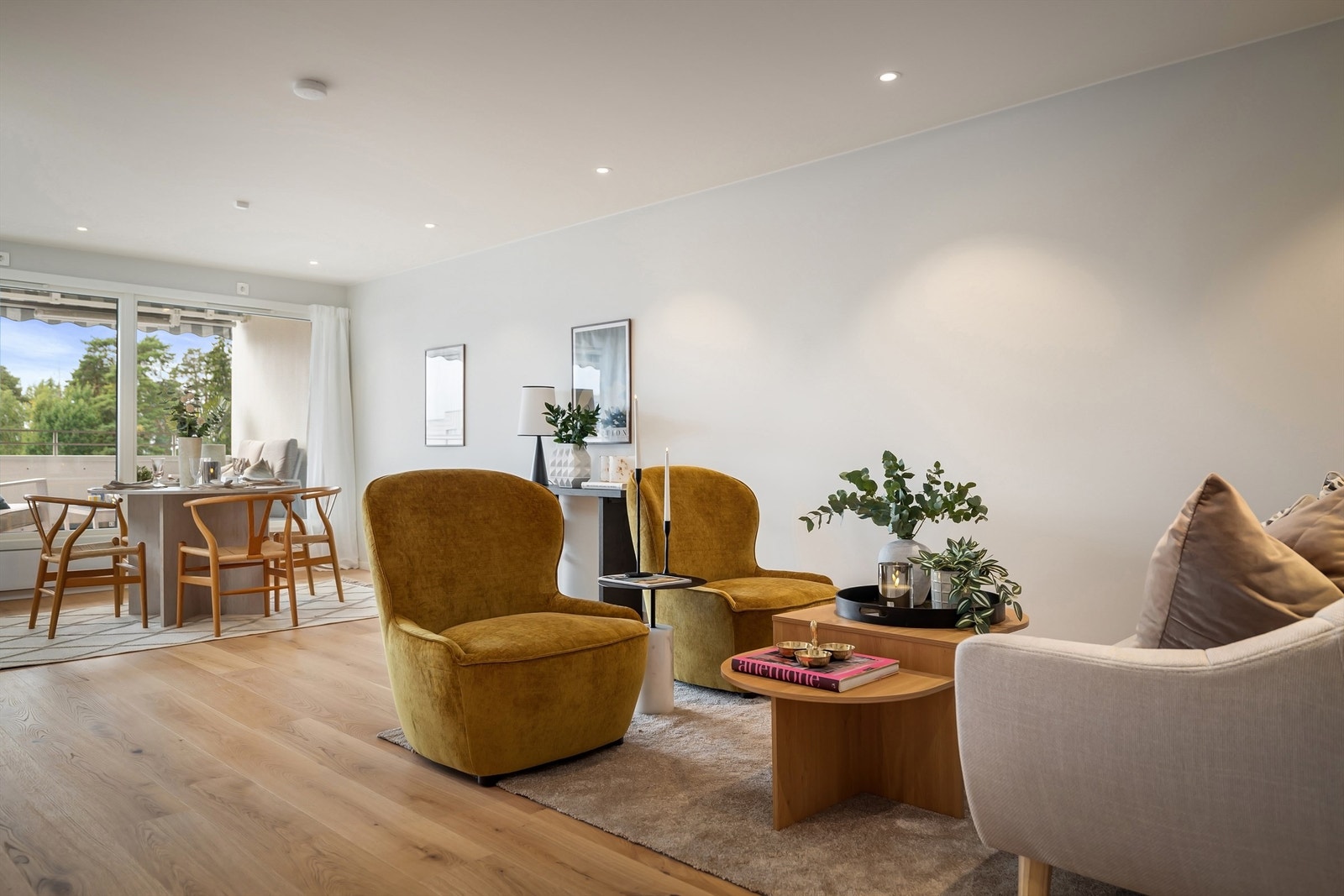 Ivar Knutsons vei 19 ligger flott til i grønne og barnevennlige omgivelser på Nordseter, med hyggelige opparbeidede fellesarealer og omkringliggende friområder Galleribilde