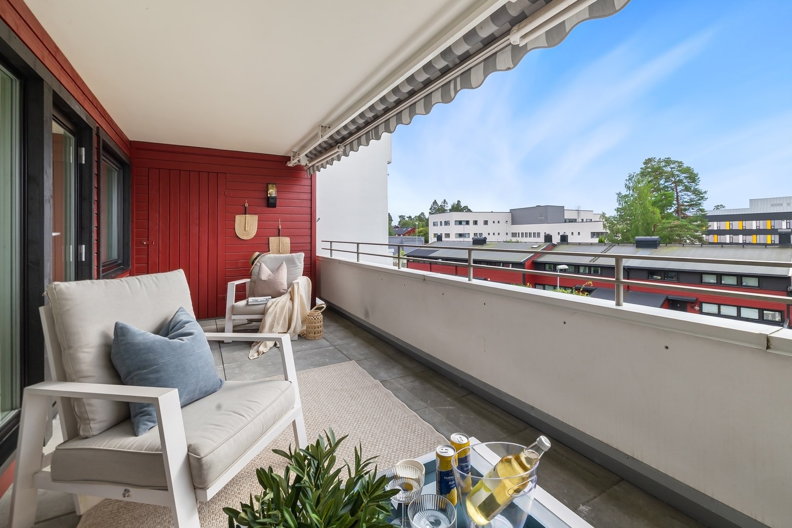 Fra terrassen er det adkomst til en praktisk bod på ca. 2 kvm Galleribilde