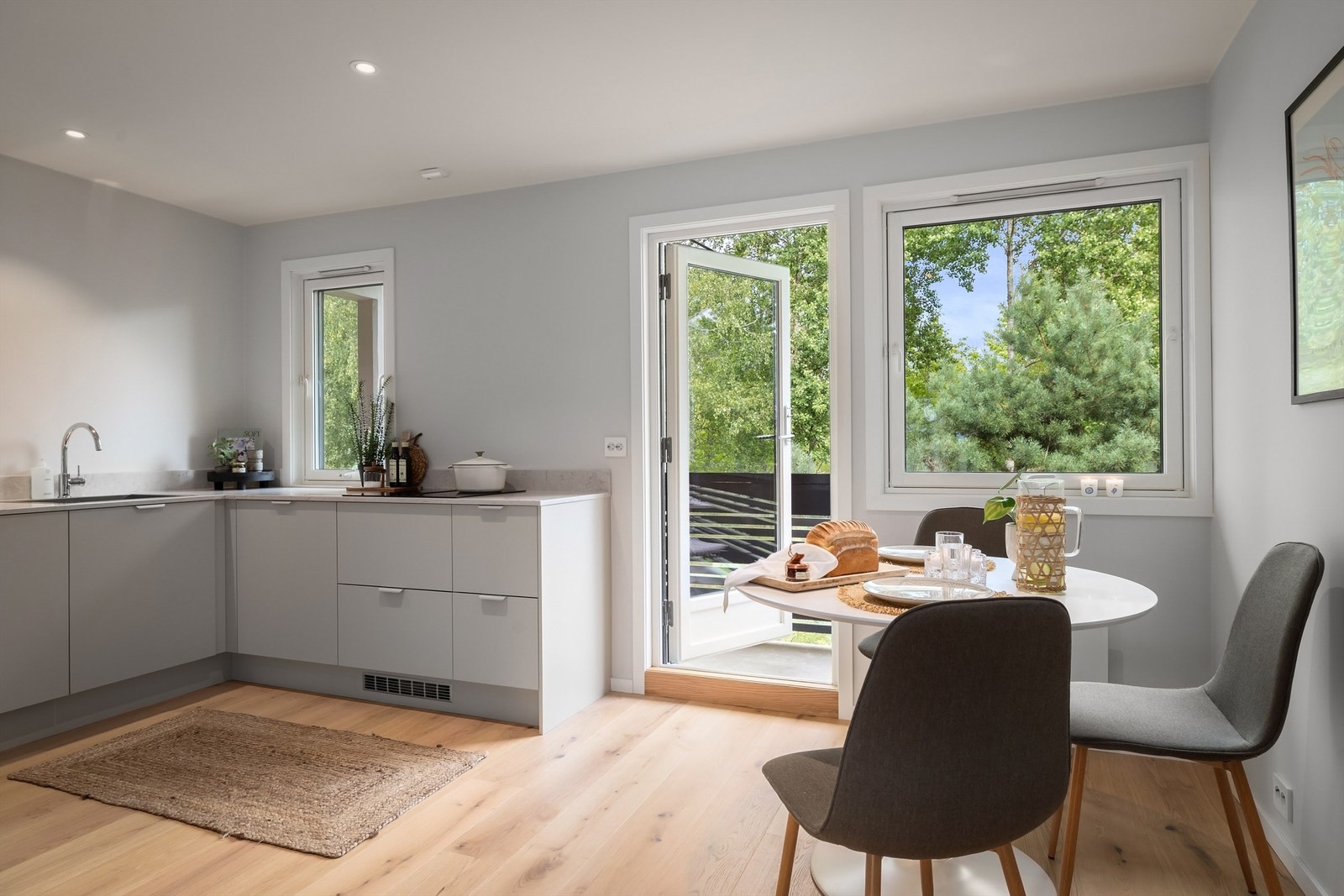 Nytt separat kjøkken fra 2025 med en moderne og tidløs kjøkkeninnredning Galleribilde