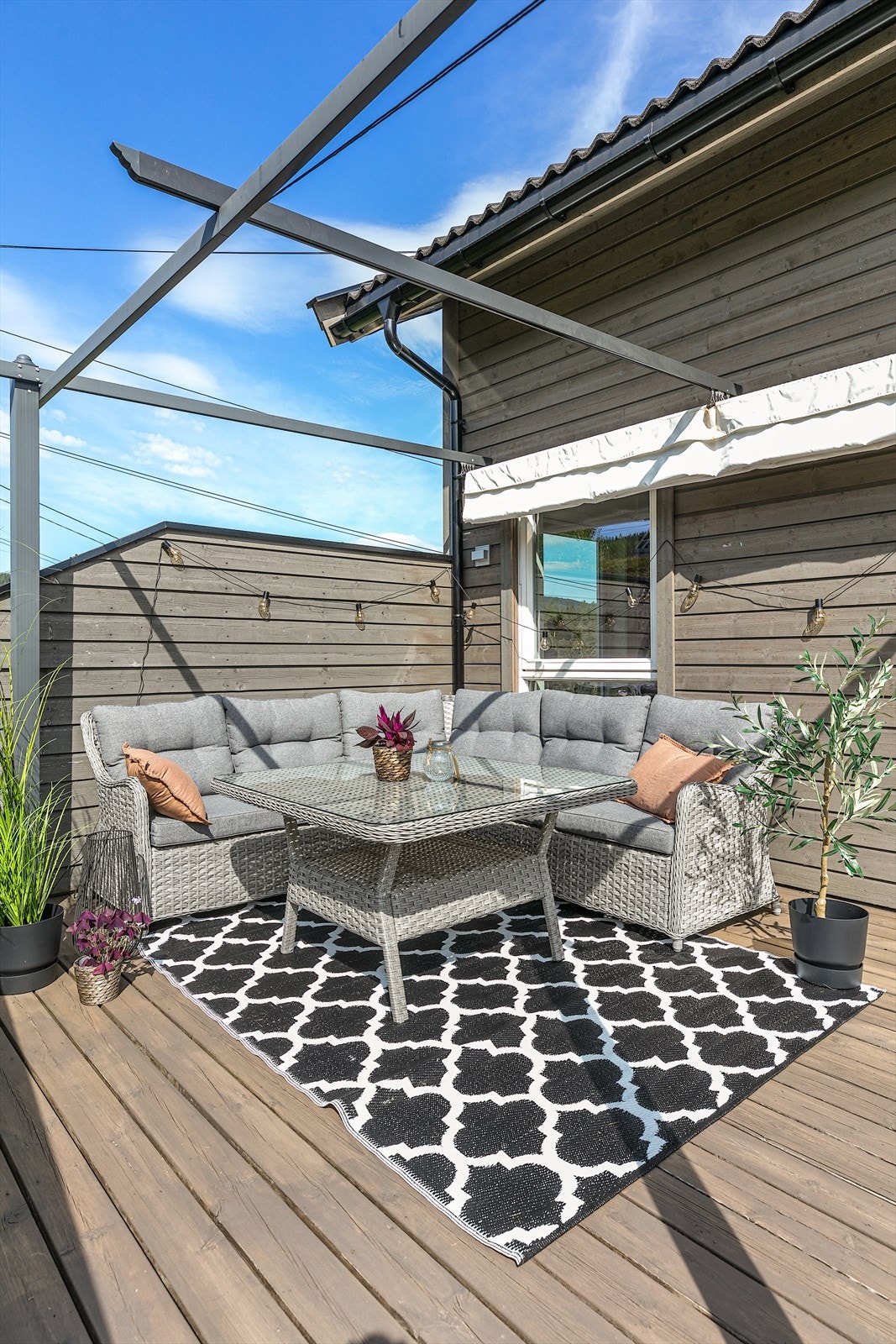 Her kan man sitte i solen og slappe av eller hygge seg med gode venner. Galleribilde