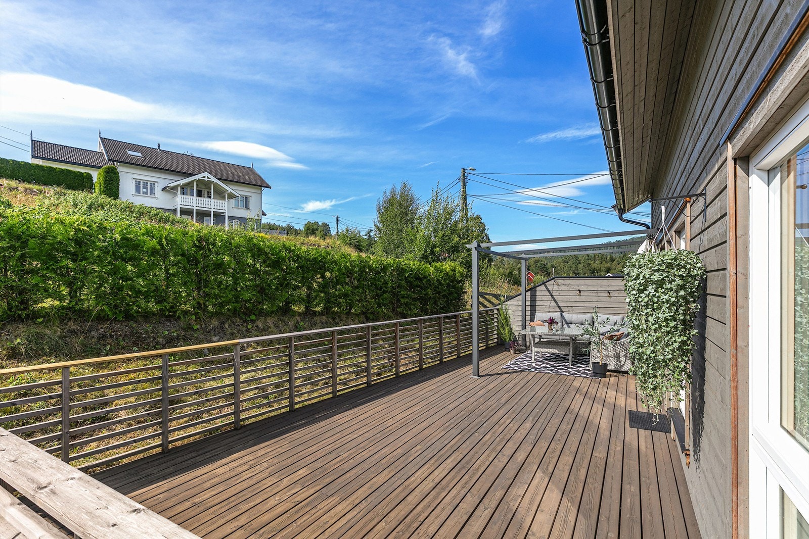 Stor solfylt terrasse Galleribilde