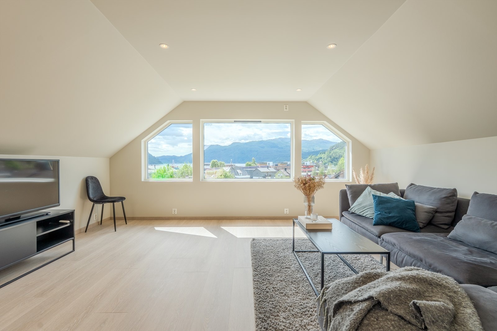 Loftsstue Galleribilde