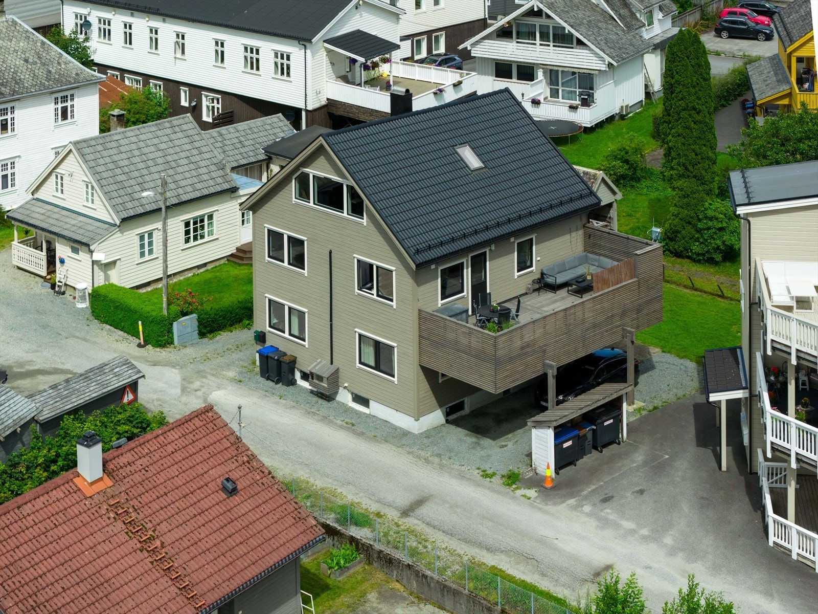 Fasade - romslig balkong Galleribilde