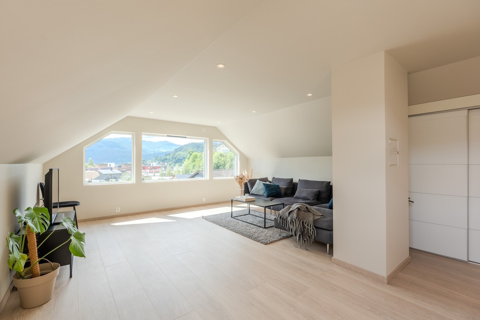 Loftsstue Galleribilde