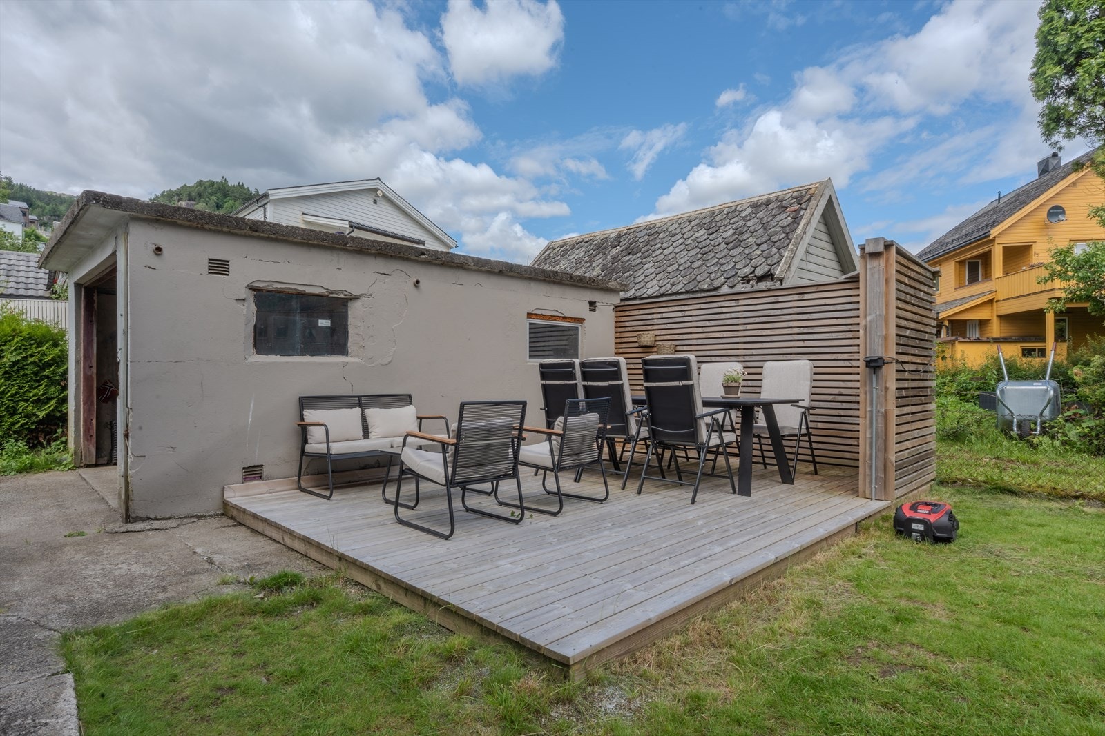 Uteplass tilhører 1. etasje, men kan disponeres etter avtale Galleribilde