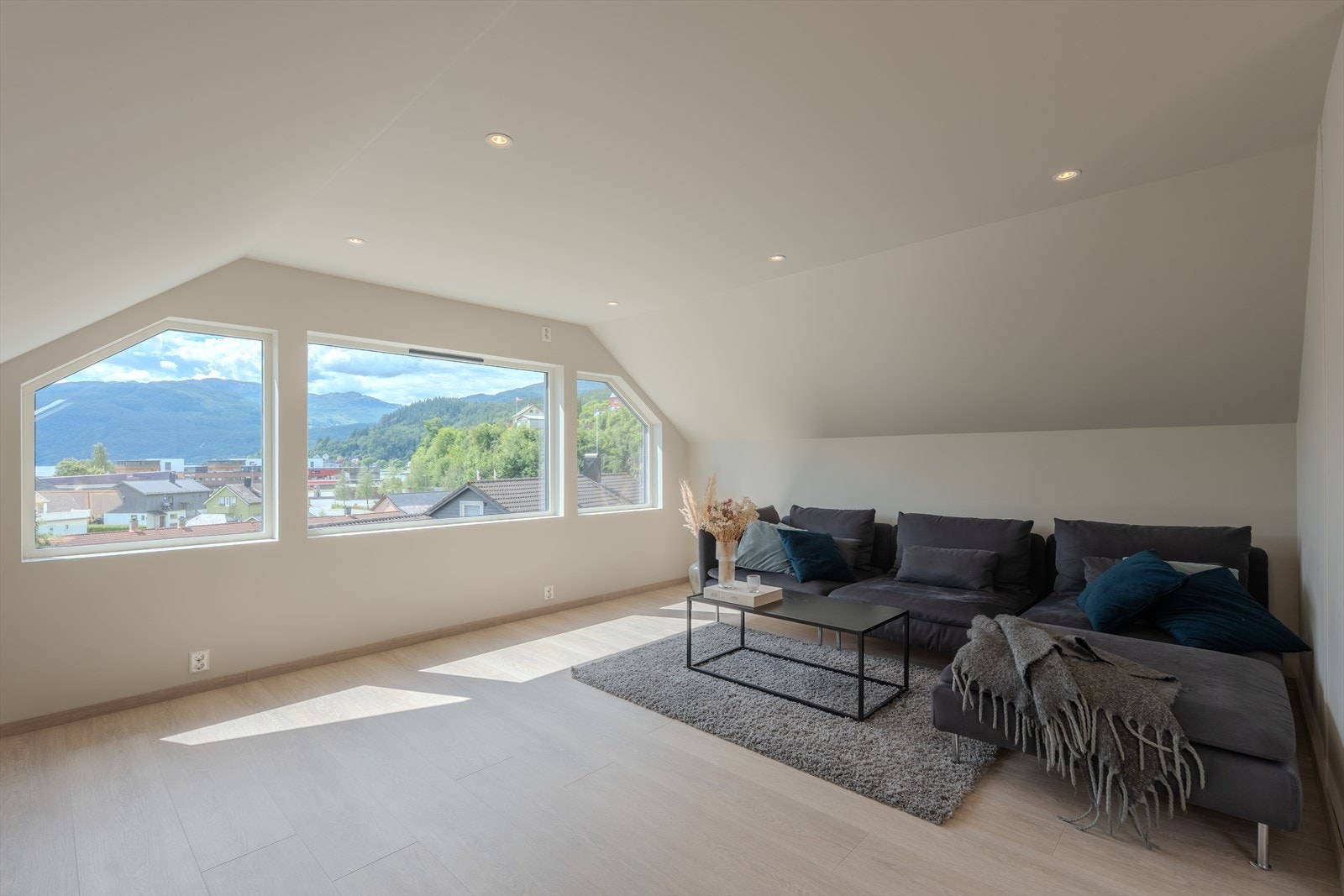 Loftsstue Galleribilde