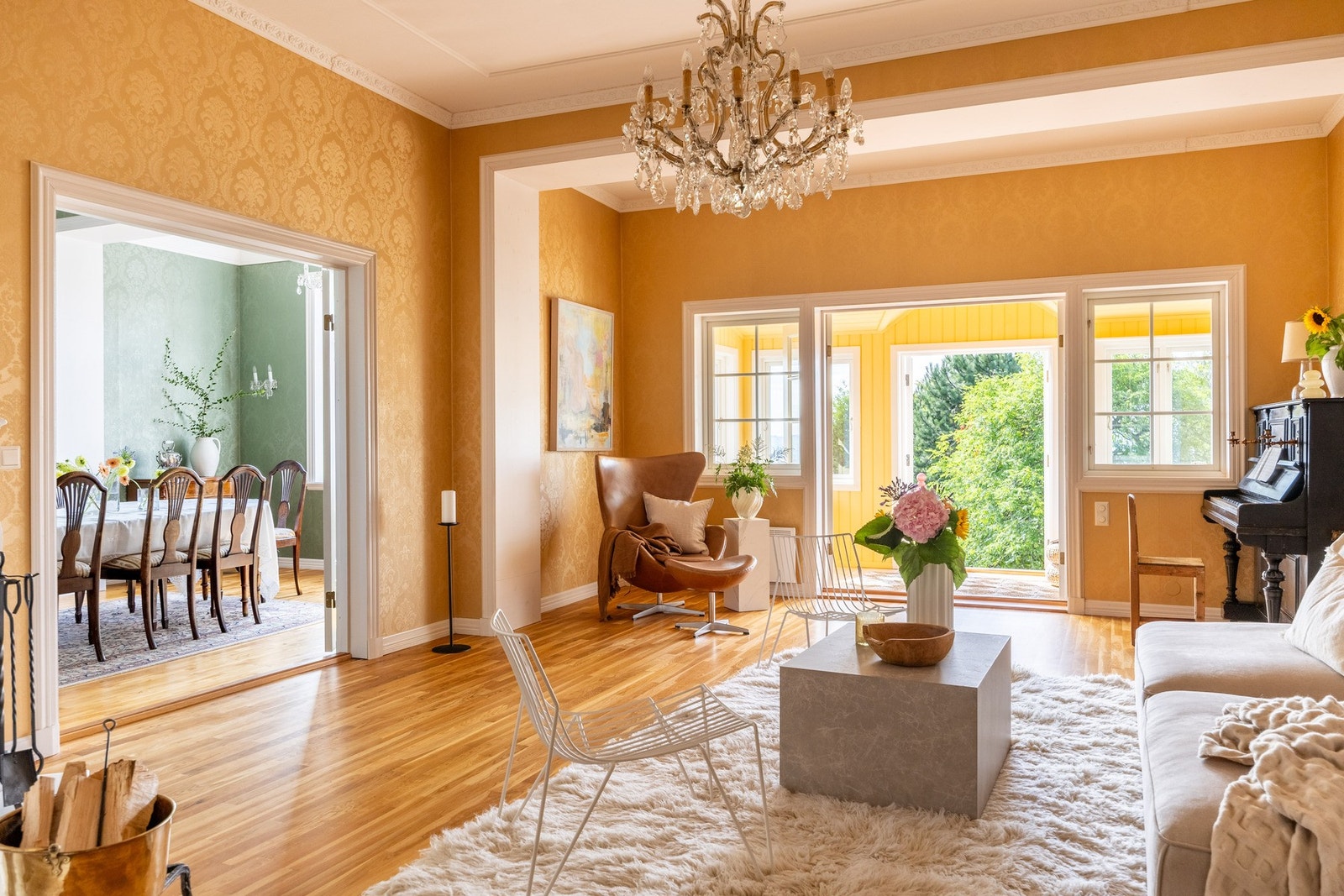 Videre tilkomst til boligens spisestue. Galleribilde