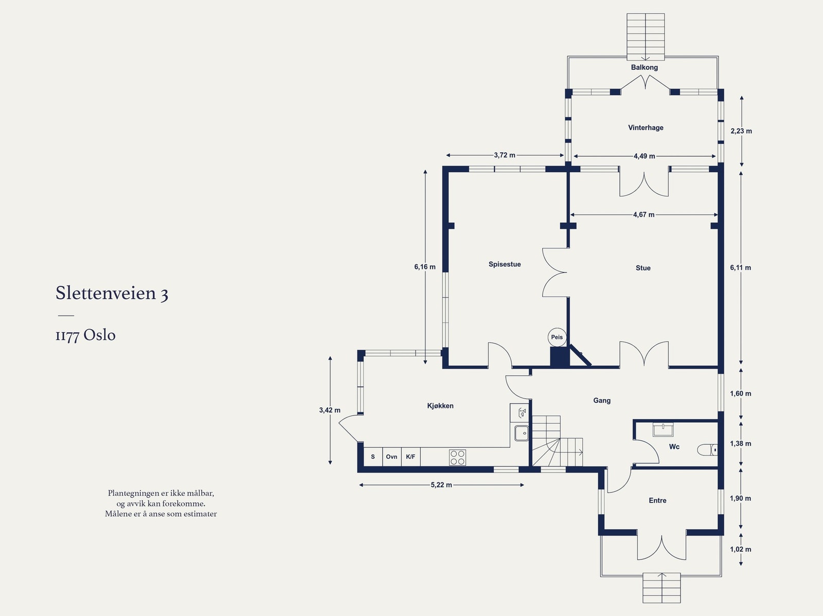 Plantegning 1. etasje bestående av entré, gang, toalettrom, kjøkken, stue og spisestue med utgang til vinterhage. Galleribilde