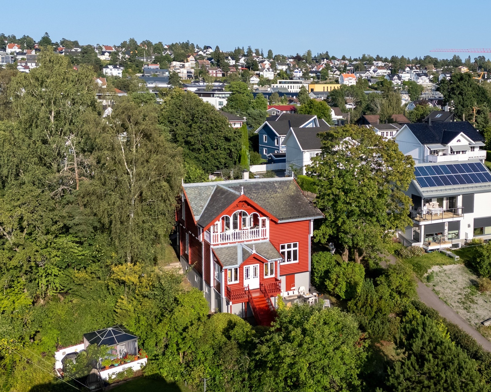 Slettenveien 3 presenteres av EIE eiendomsmegling ved Carl Fredrik Sønsteby. Galleribilde