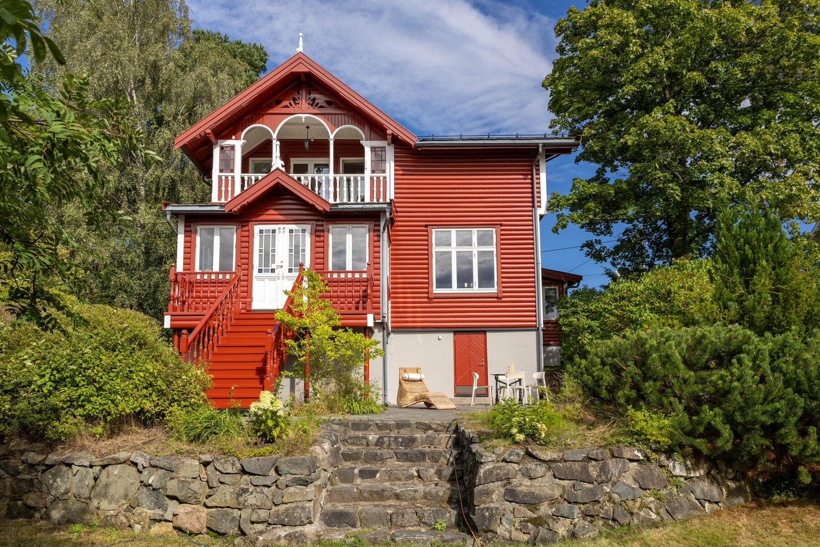 Sveitservilla fra 1896 med unike detaljer i frodige omgivelser. Galleribilde