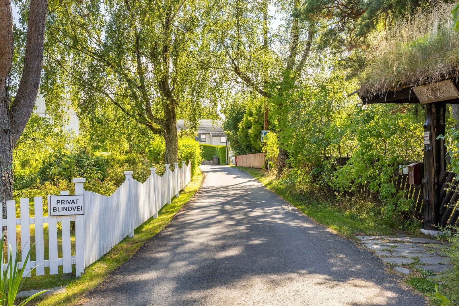 Sentral beliggenhet på Bekkelaget/Holtet med adkomst både fra Solveien og Slettenveien. Galleribilde
