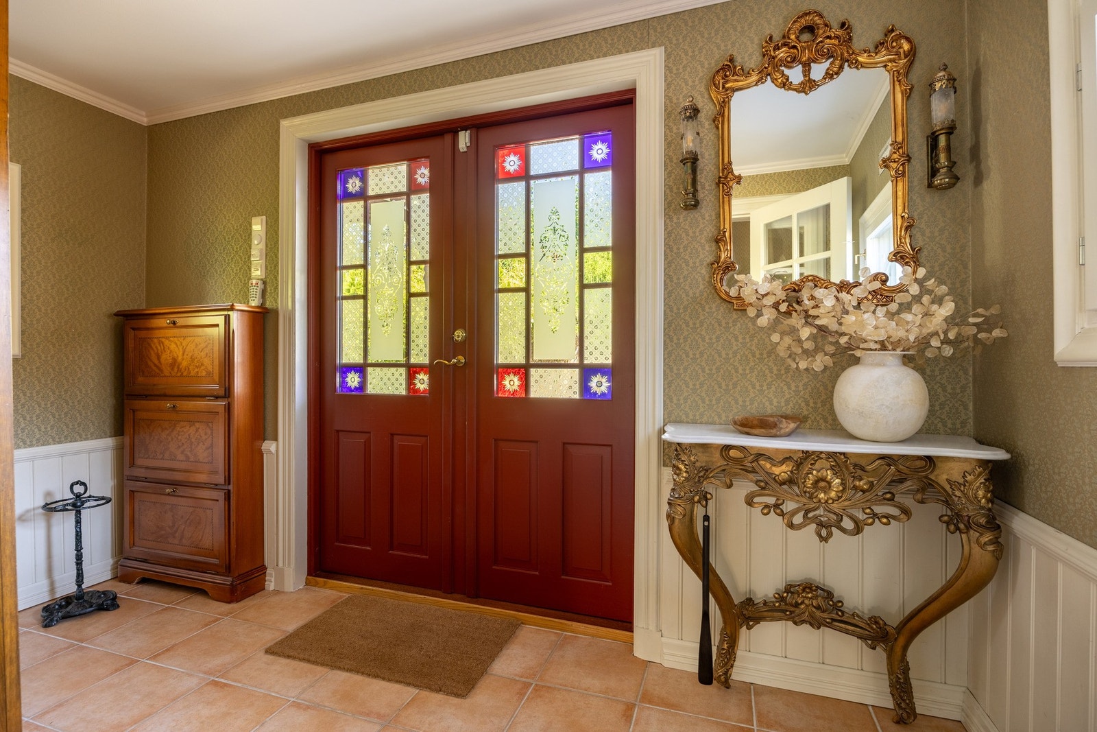 Boligen har en herskapelig entré. Galleribilde