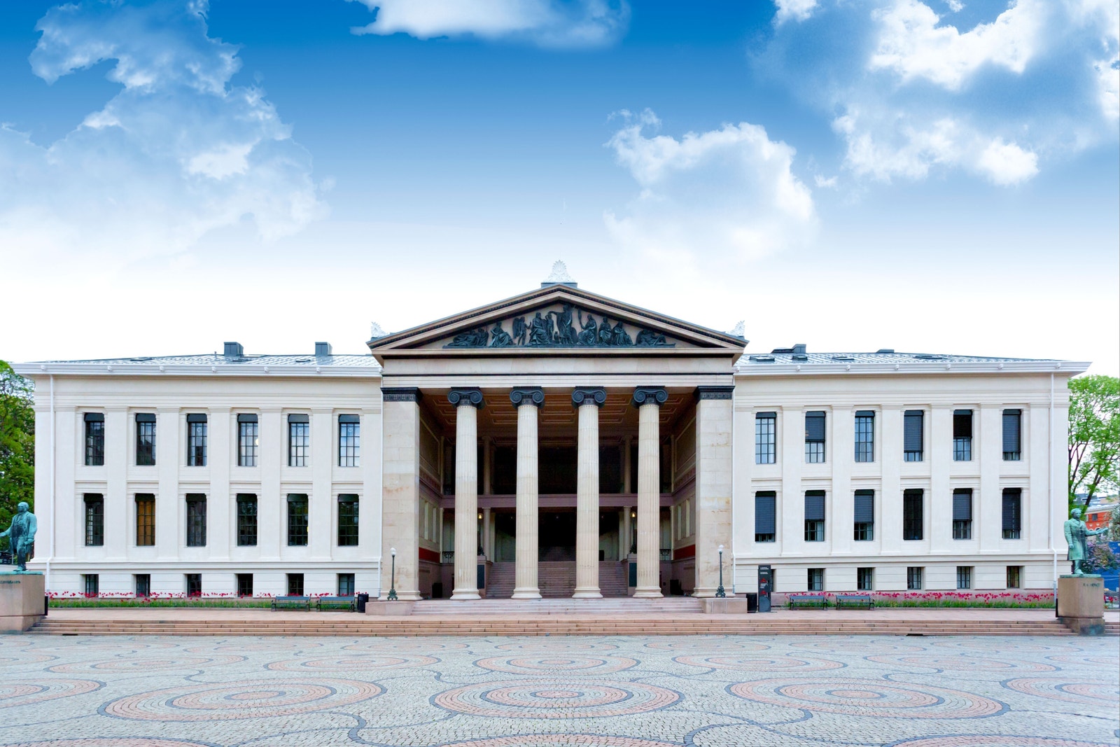 Universitetet, like om hjørnet Galleribilde