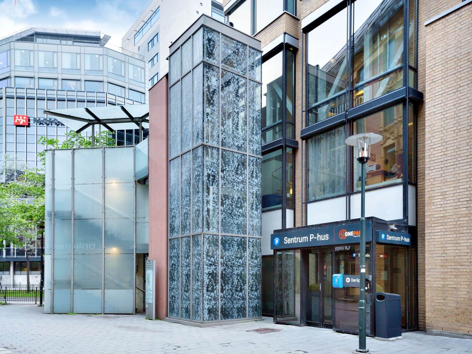 Sentrum P-hus, få minutters gange unna Galleribilde