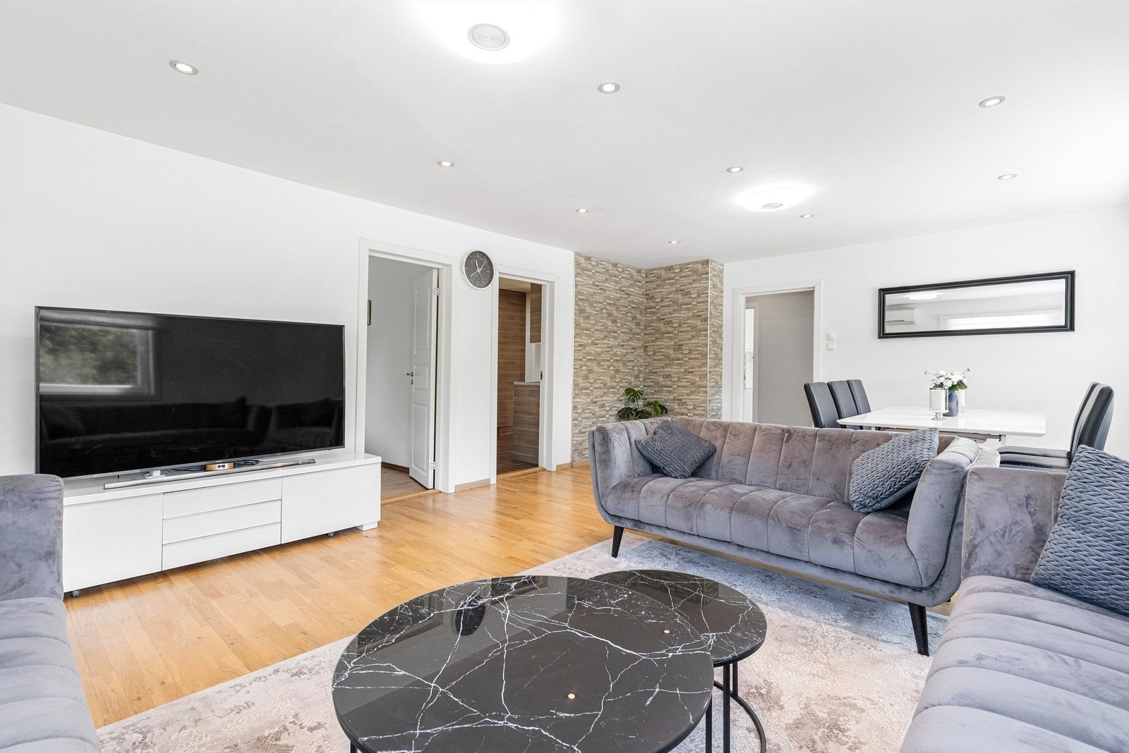 Planløsningen skaper et naturlig skille mellom sonene. Galleribilde