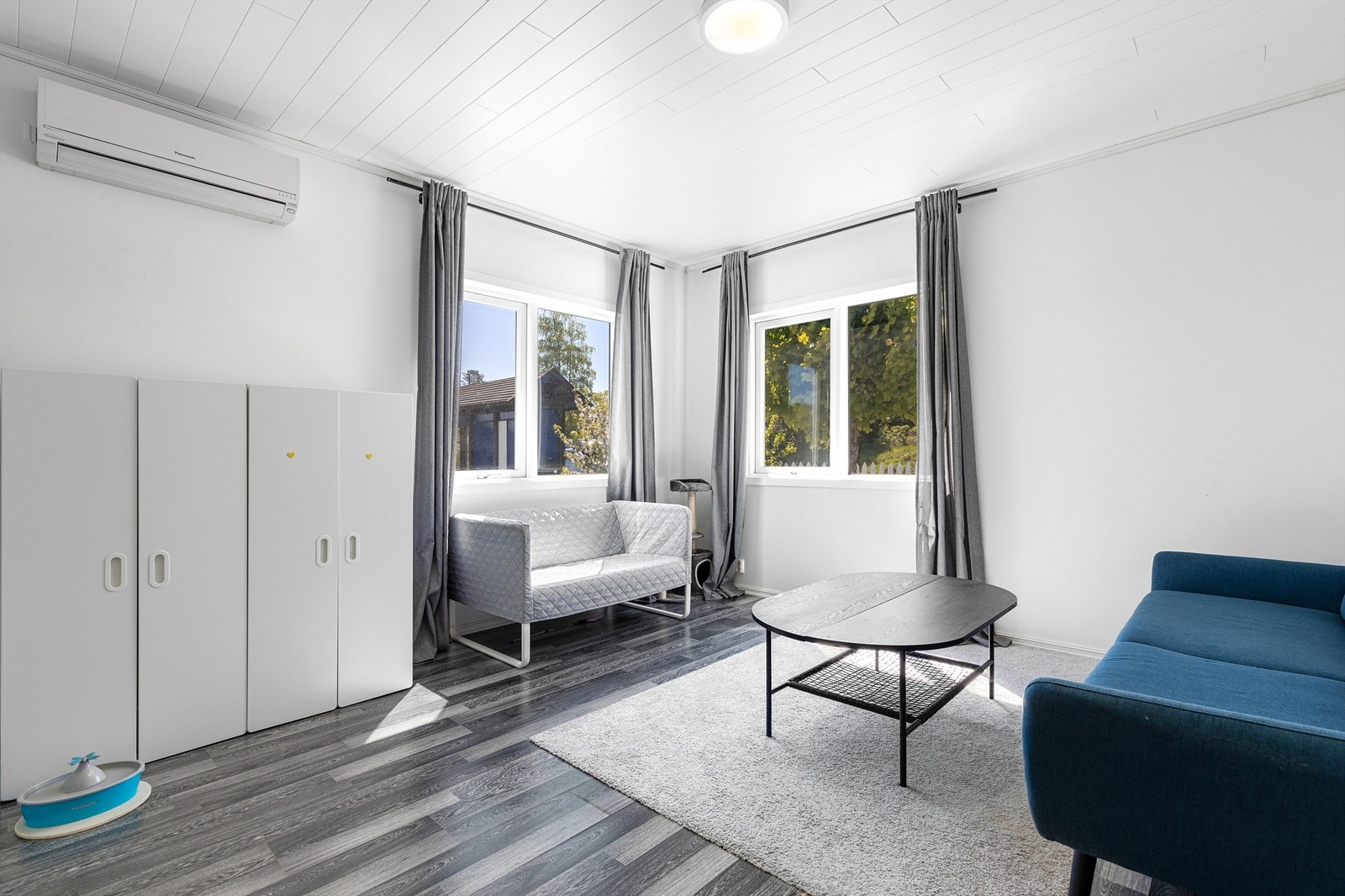 God plass til mediaseksjon med større hjørnesofa/sofagruppe. Galleribilde