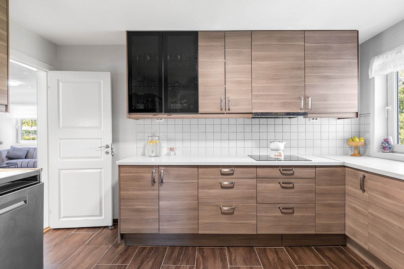 Godt med skap og benkeplass. Galleribilde