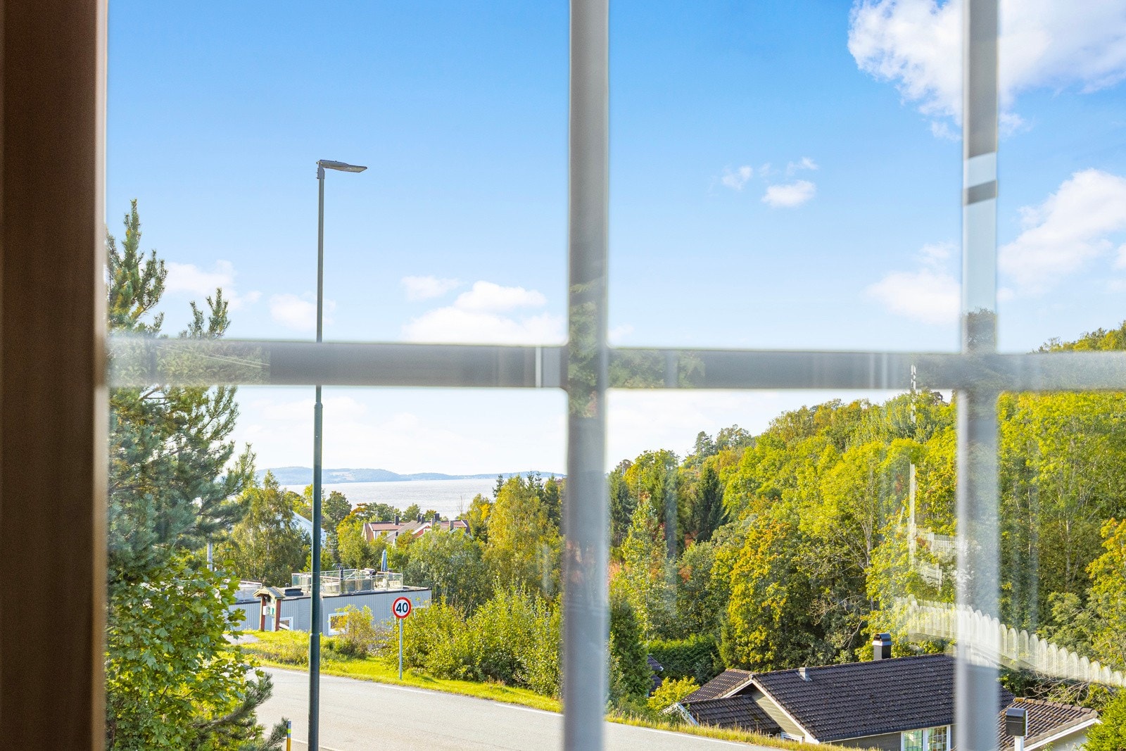 Fra stuen er det sjøgløtt. Galleribilde