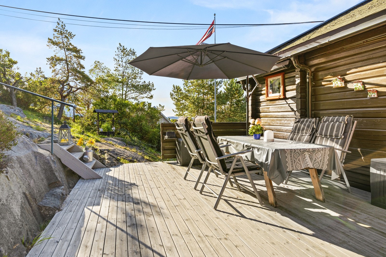 Hytta har to terrasser på 26 og 24 kvm. Galleribilde