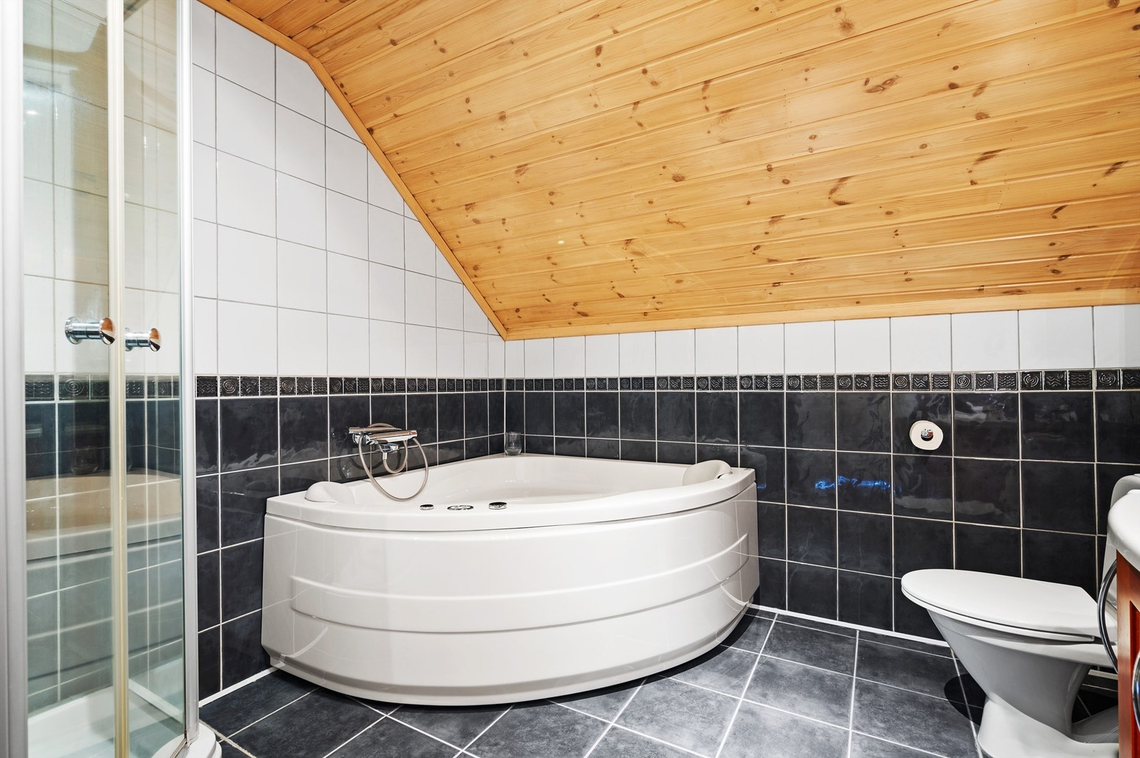 Bad 2. etg Galleribilde