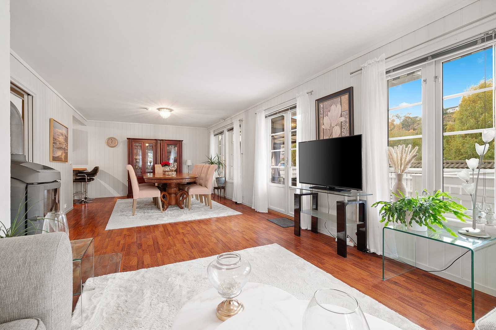 Fra stuen er det utgang til vestvendt terrasse Galleribilde