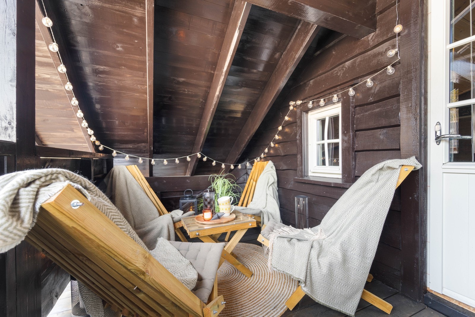 Mange flotte plasser å sitte på de tre balkongene leiligheten har. Galleribilde