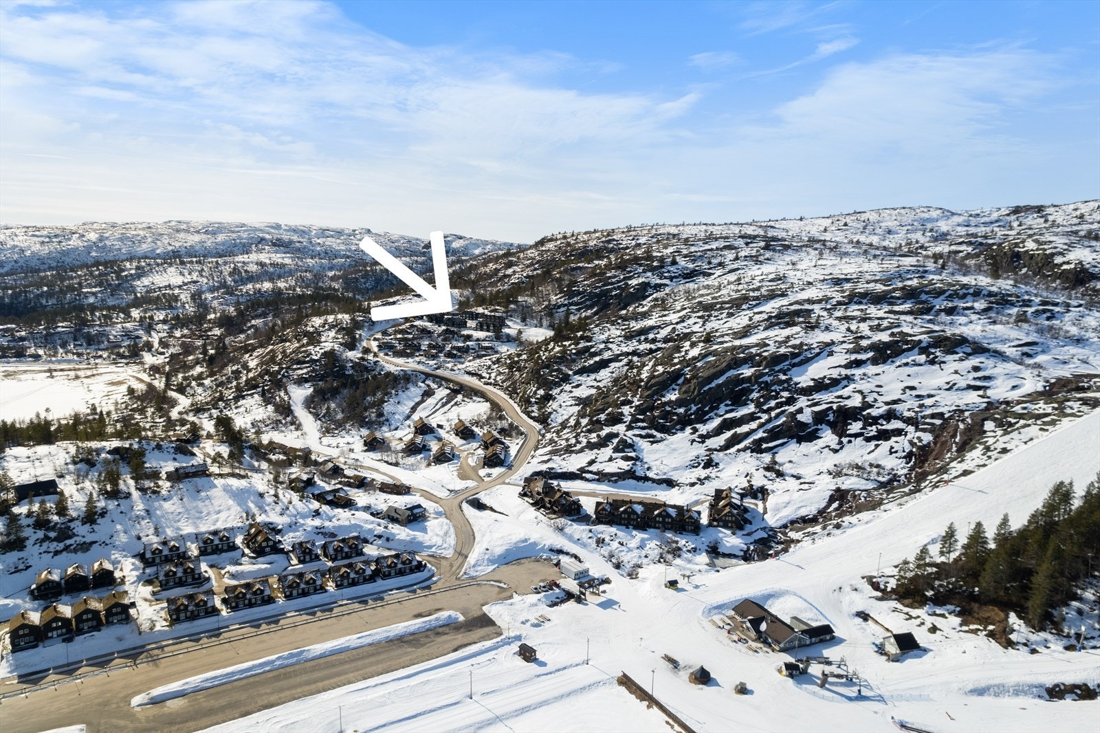 Kort vei til alt på Bortelid! Litt opp i høyden, da får man god oversikt! Galleribilde