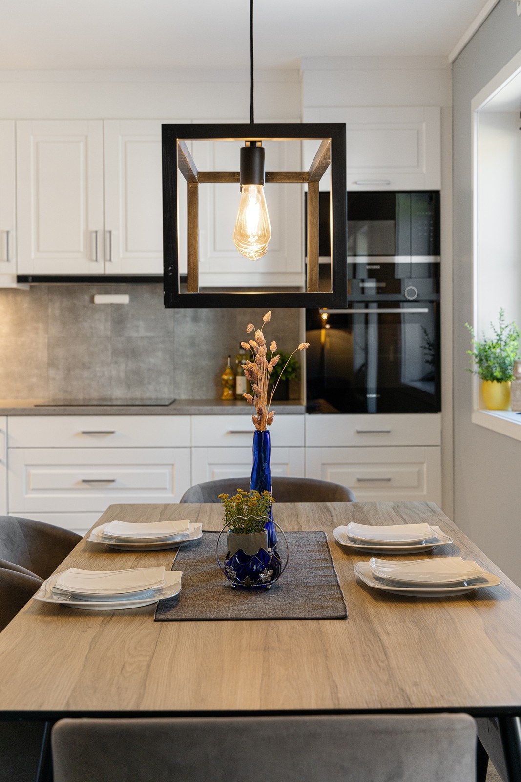 Her er det god plass til familien rundt frokostbordet. Galleribilde