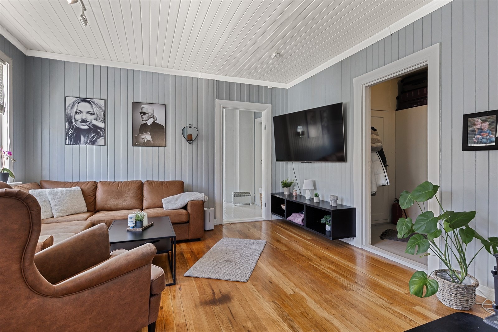 Velkommen inn i leiligheten i andre etasje. Galleribilde