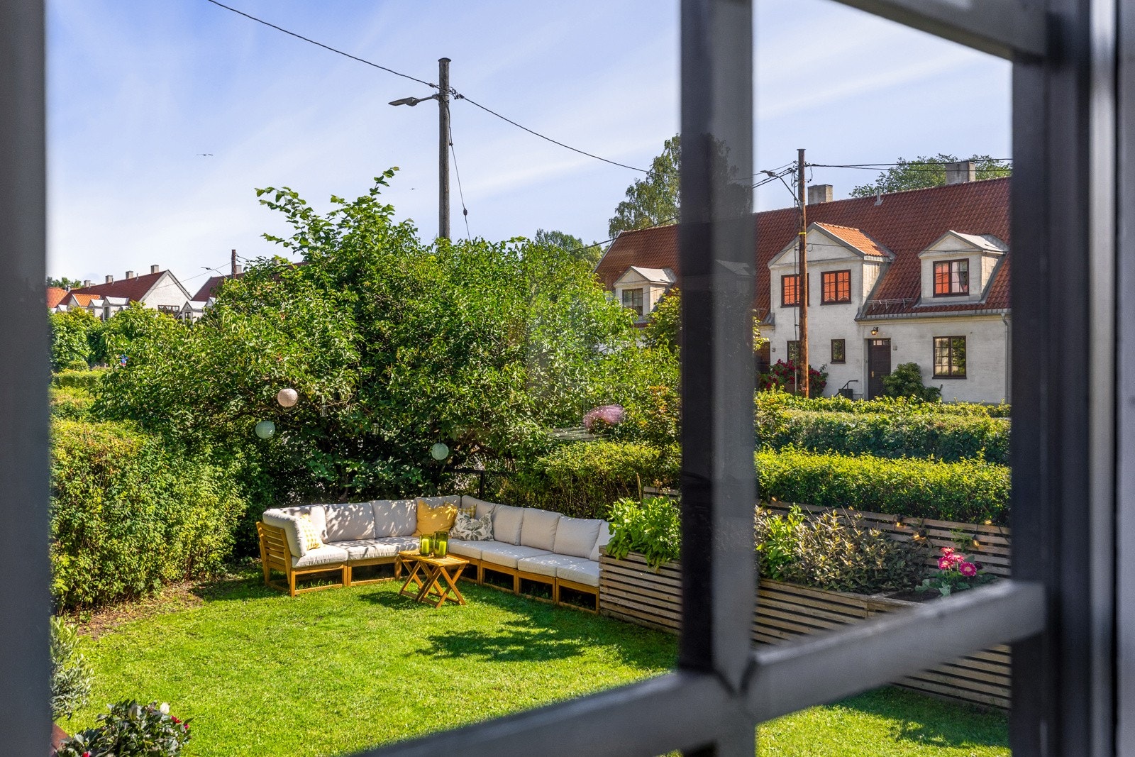 Hyggelig utsyn fra spisestuen Galleribilde