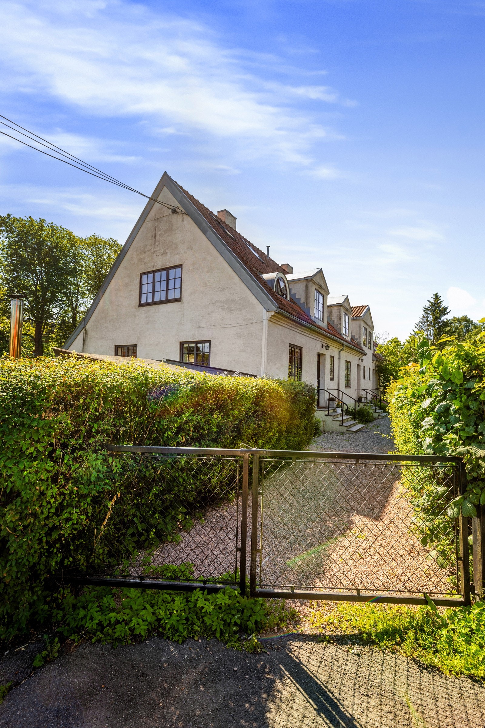 Borettslaget Hoffsbyen hageby er et borettslag bestående av 57 andeler Galleribilde