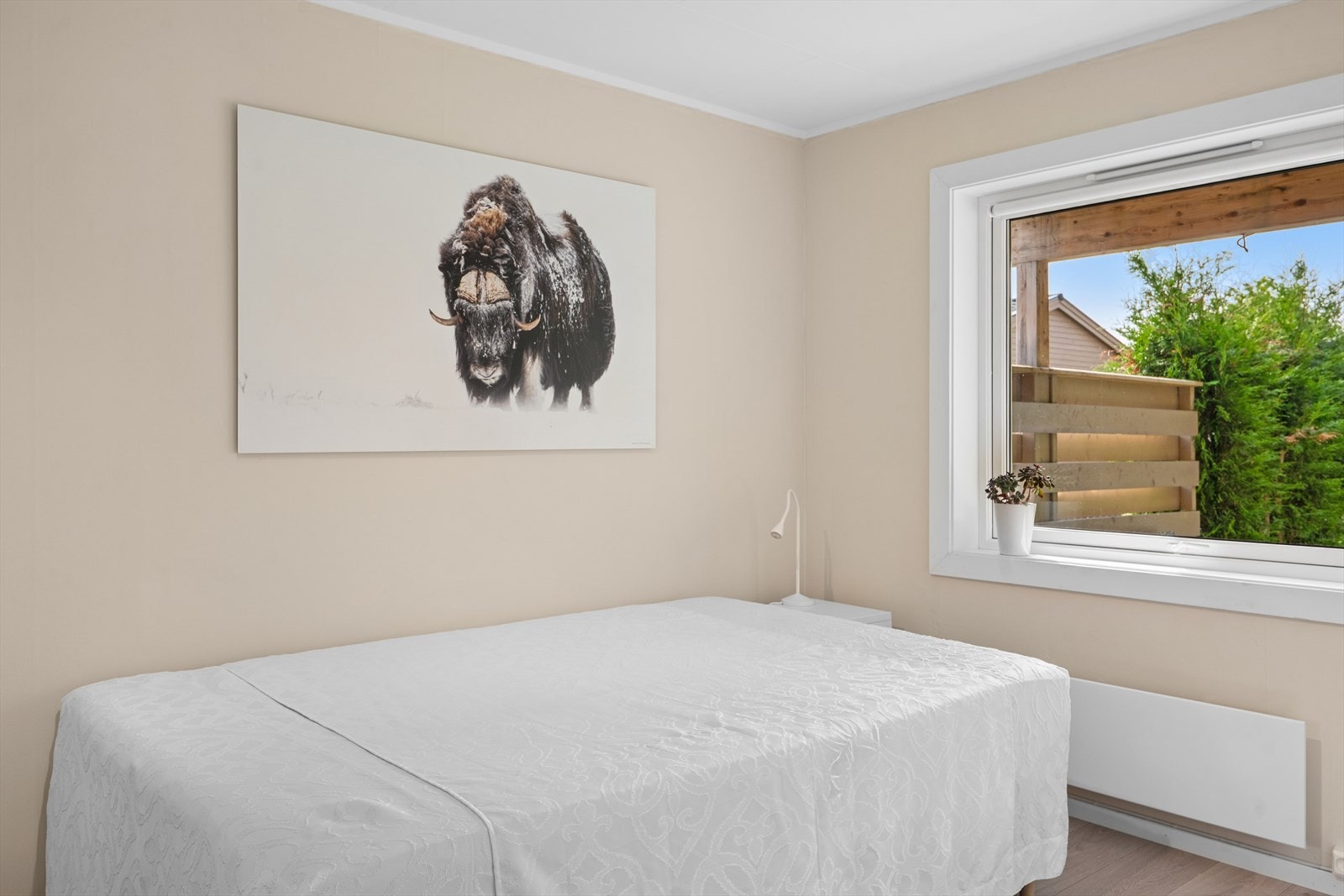 Videre byr boligen på to gode soverom. Galleribilde