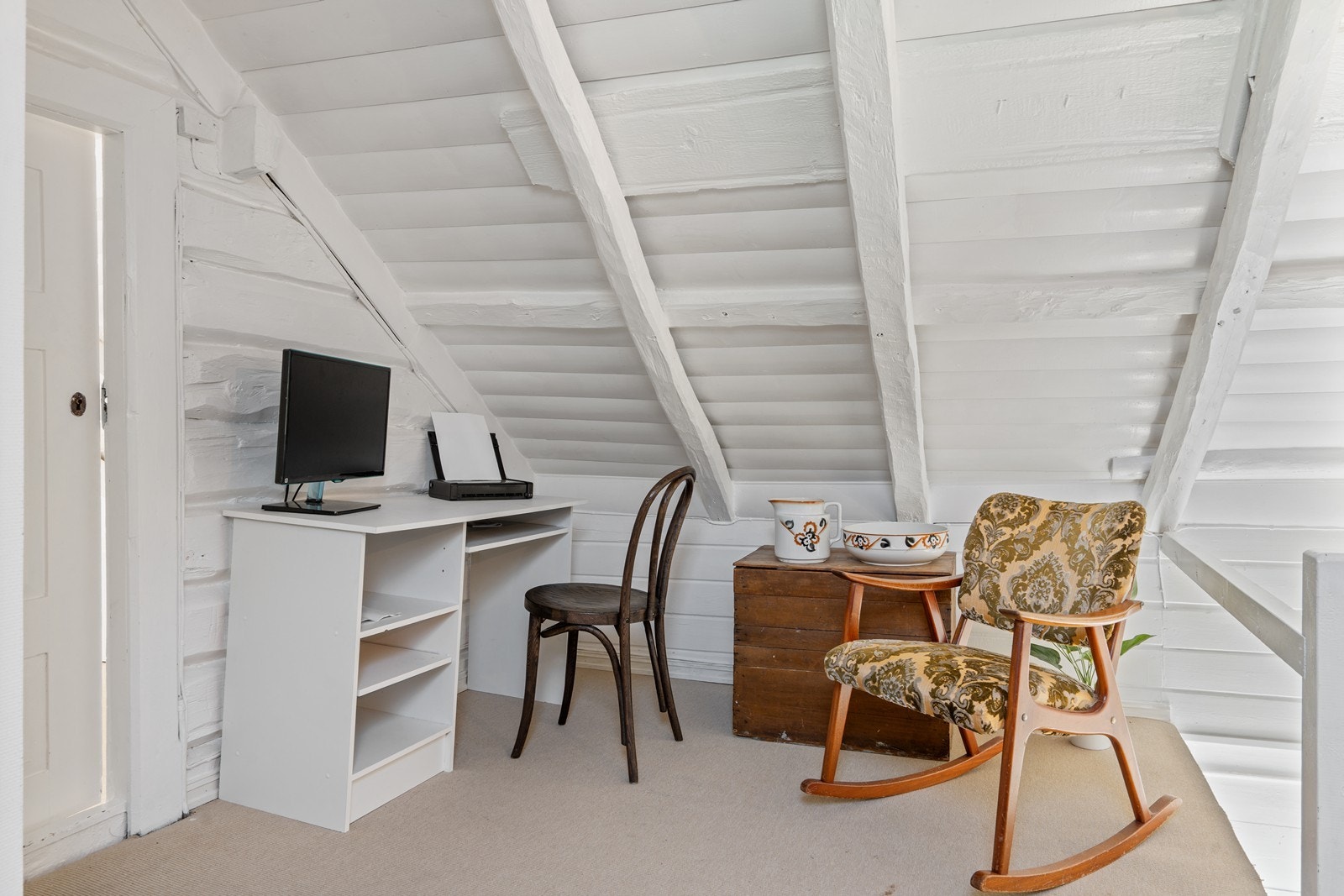 Loftstue/gang Galleribilde