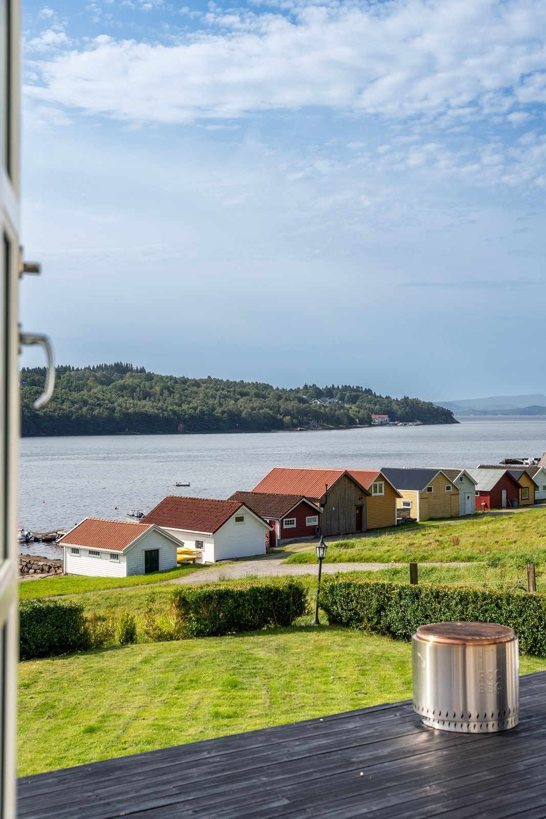 Dette er det vakre synet som møter deg når du kommer ut terrassedøren! Galleribilde