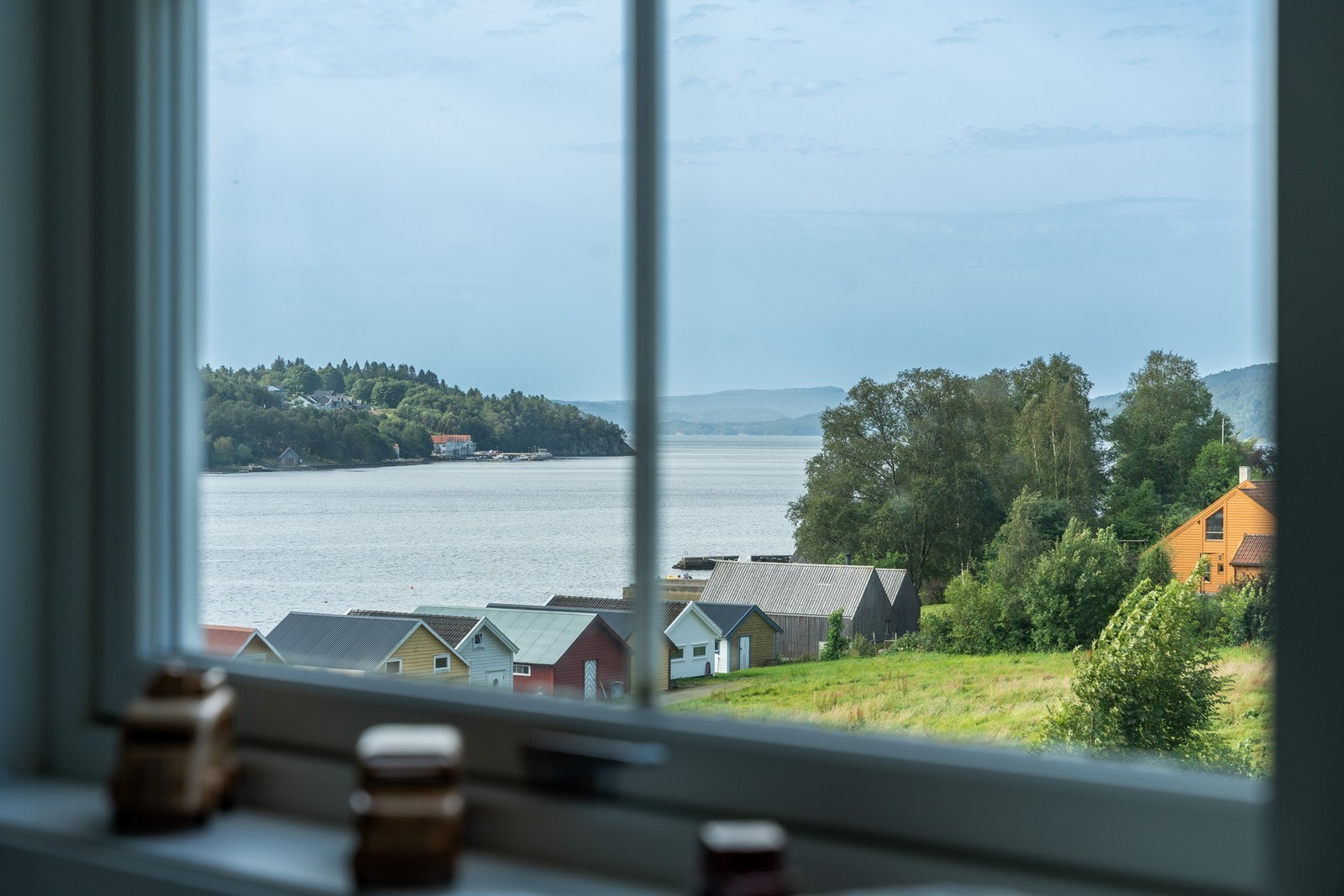 Herlig sjøutsikt fra vinduet på soverom nr. 2 Galleribilde