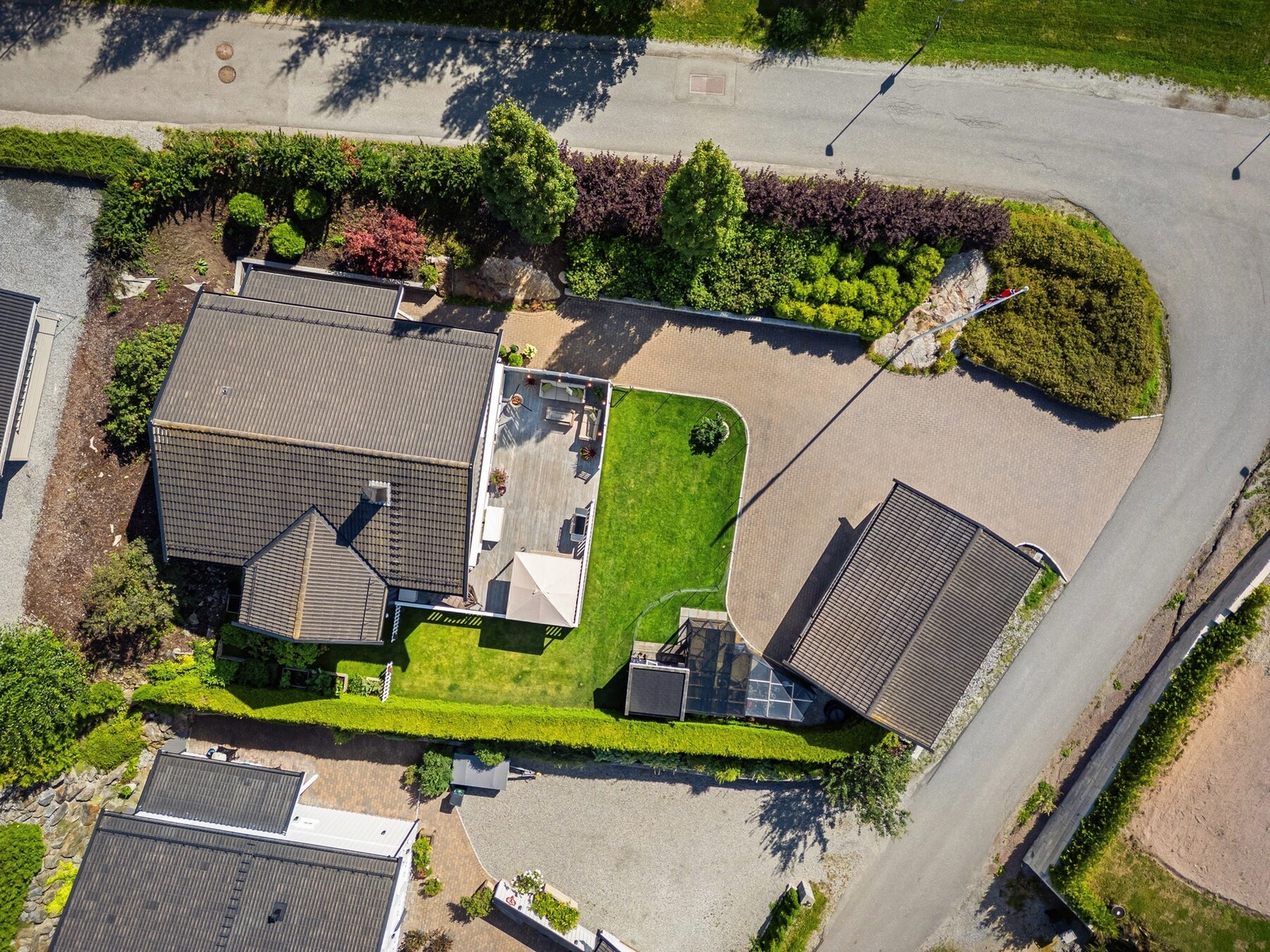 Fra huset tar det ca. 9 min å gå til bussholdeplassen Fålesloråsen. Galleribilde