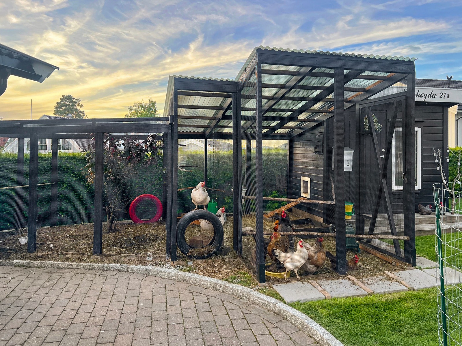 Koselig hønsehus med flere bruksmuligheter. Galleribilde