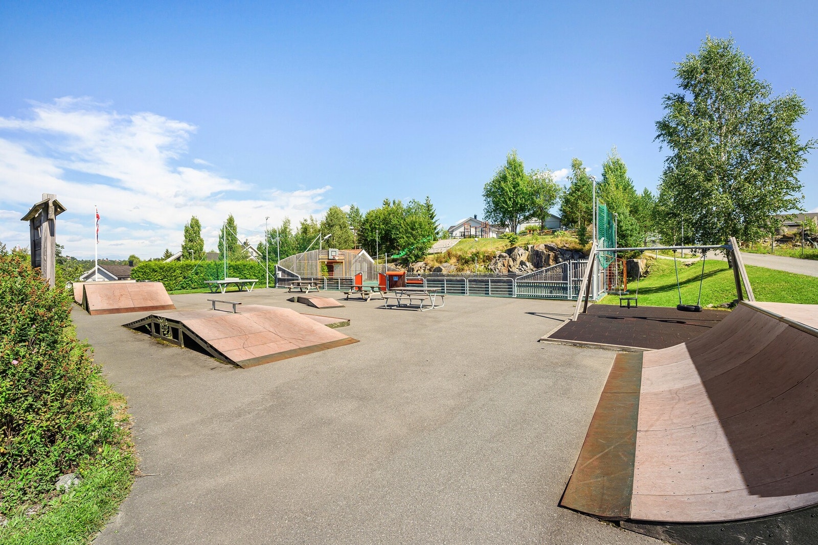 Rett ved boligen ligger det et supert lekeområde for barna. Galleribilde