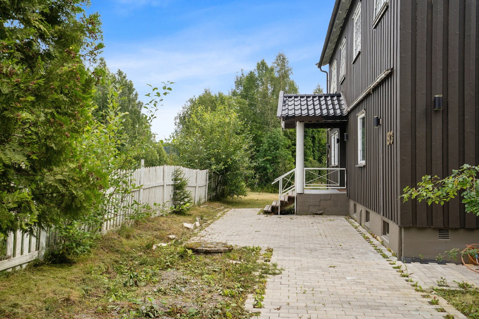 For barnefamilier er det praktisk med kort vei til Brandval skole og Brandval barnehage, begge bare noen få minutters kjøring unna. Ungdomsskole og videregående skoler finner du i Kongsvinger sentrum. Galleribilde