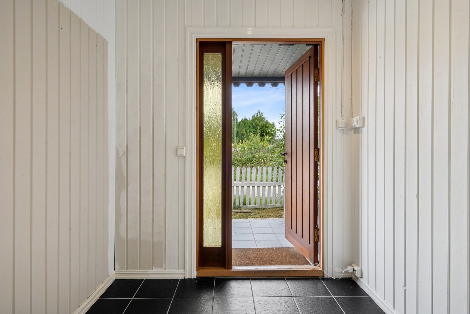 Entré til husets 1. etasje. Velkommen inn! Galleribilde