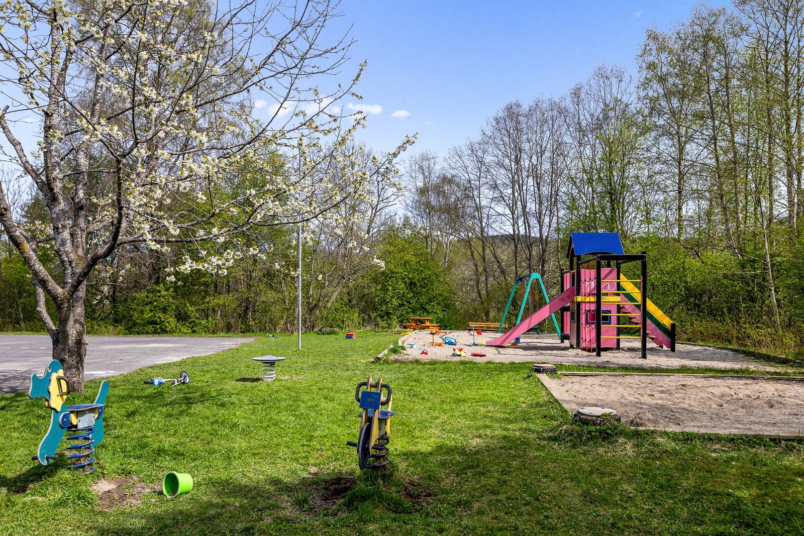Felles lekeplass. Galleribilde