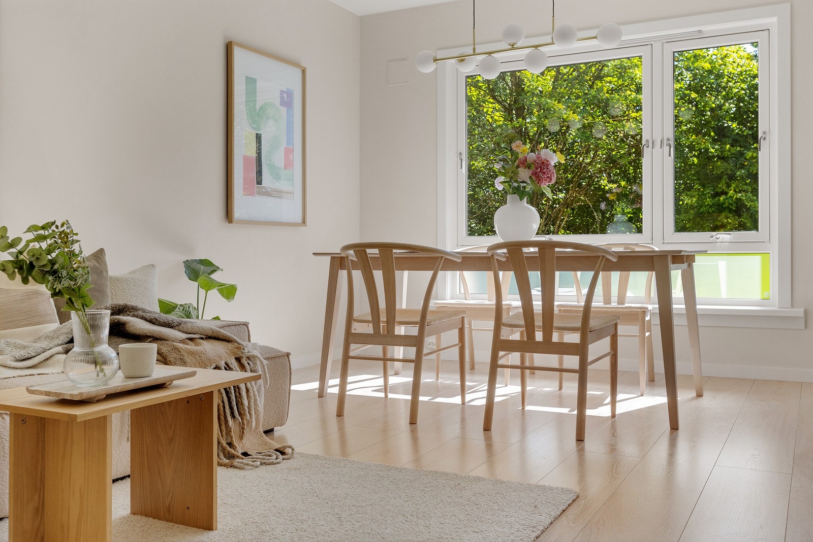 Her er det godt med plass til sofagruppe, spisebord og øvrig møblement. Galleribilde